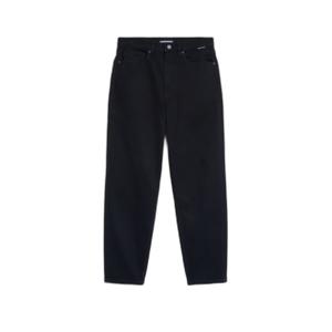 30007107-105-jeans-for-kvinnor-armedangels-mairaa-svart