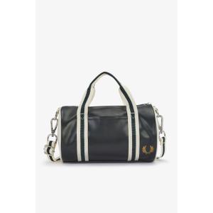 fpl9256-t11-resvaska-fred-perry-classic-mini-barrel-ecru-gron-tu