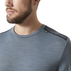 49364-601-undertroja-helly-hansen-lifa-midweight-crew-tvattad-marinbla