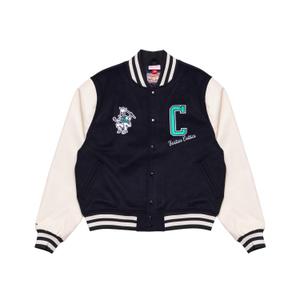 ojbf6240-bceyypppblck-jacka-boston-celtics-varsity-svart