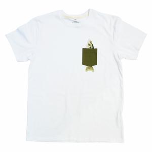 tee-fr-pocket-blackbass-white-t-shirt-med-ficka-i-svart-bas-big-fish-vit
