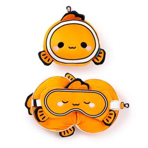 cush353-2-i-1-resekudde-med-fisk-puckator-relaxeazzz-adoramals-apelsin-tu